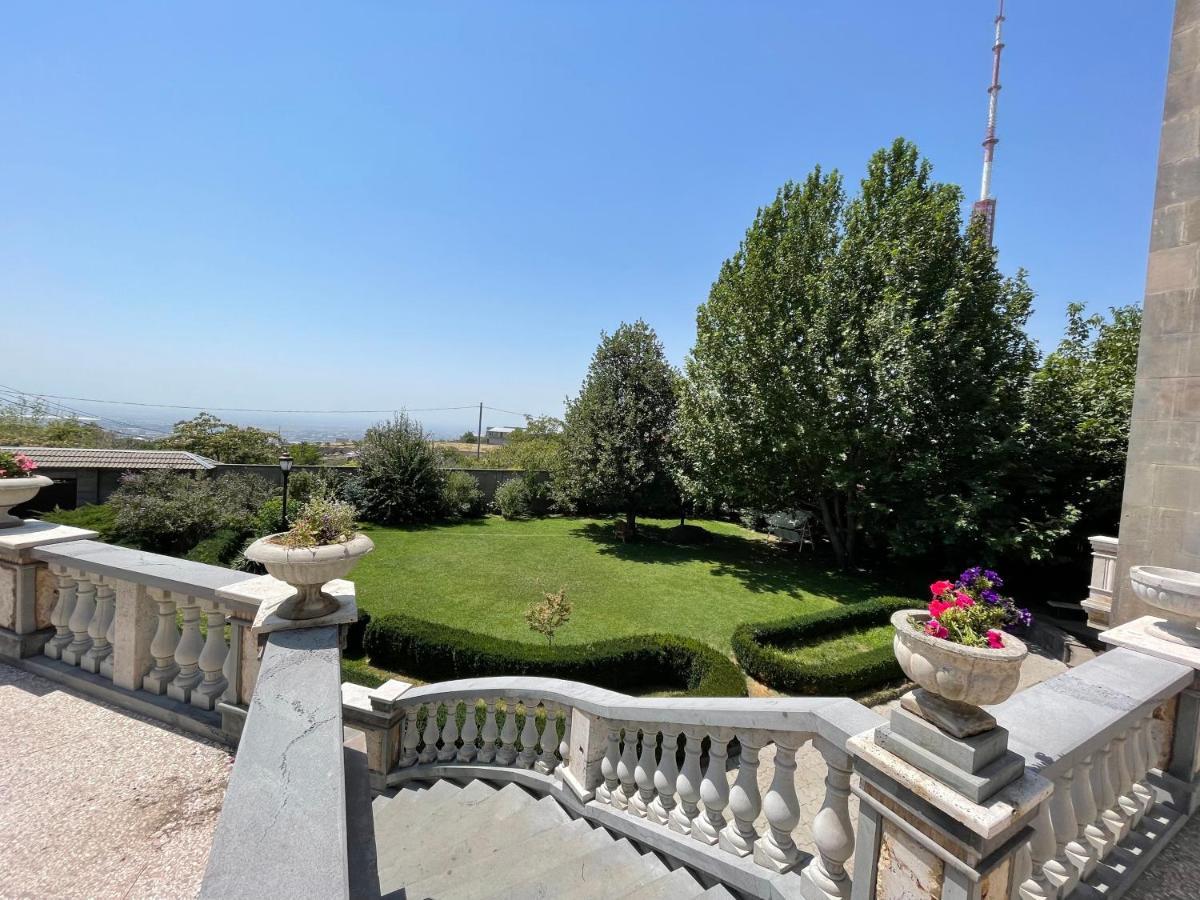 Chateau Gabriel Erevan Exterior foto